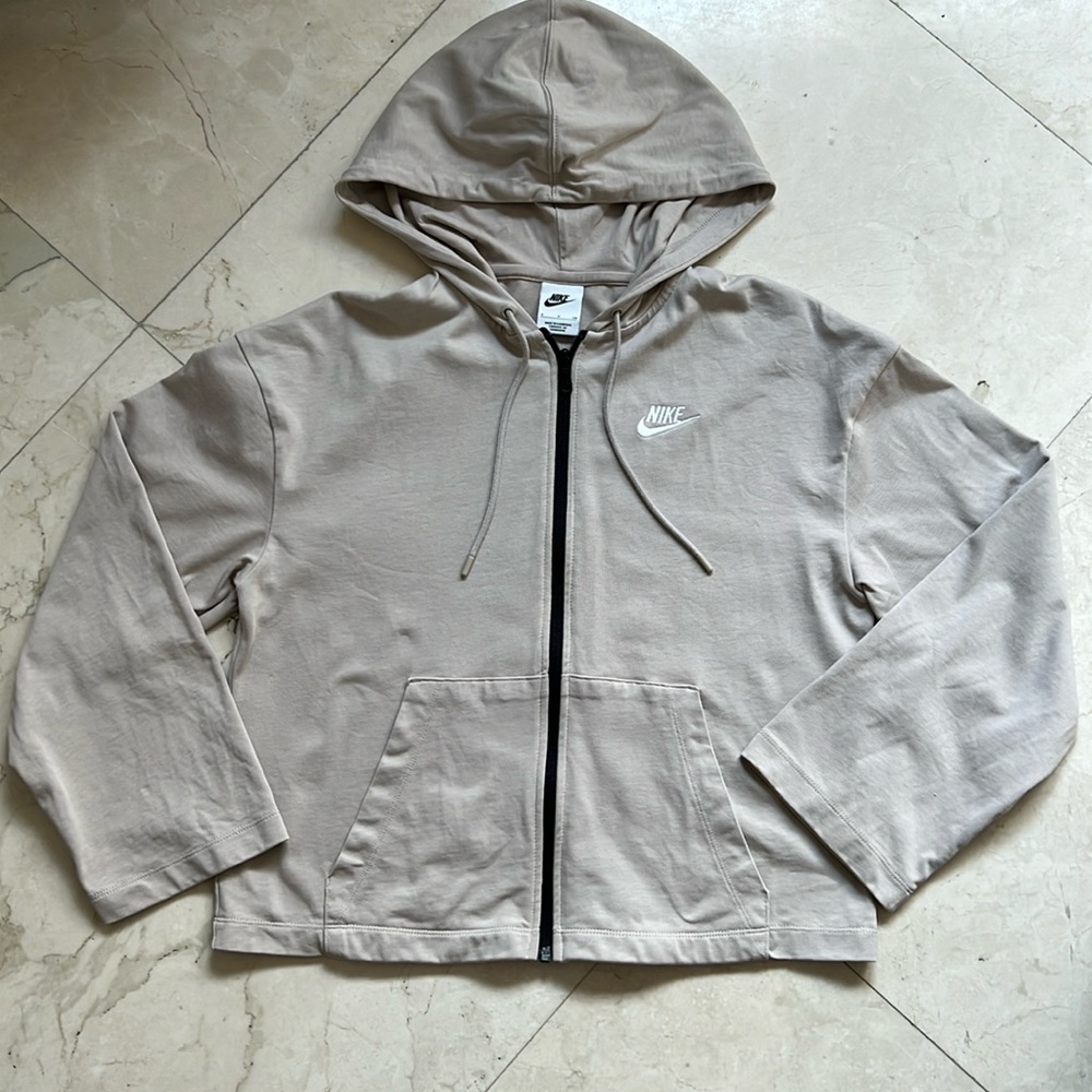 Nike- size Small light taupe hoodie zip-up w black zipper & white Nike logo 😎